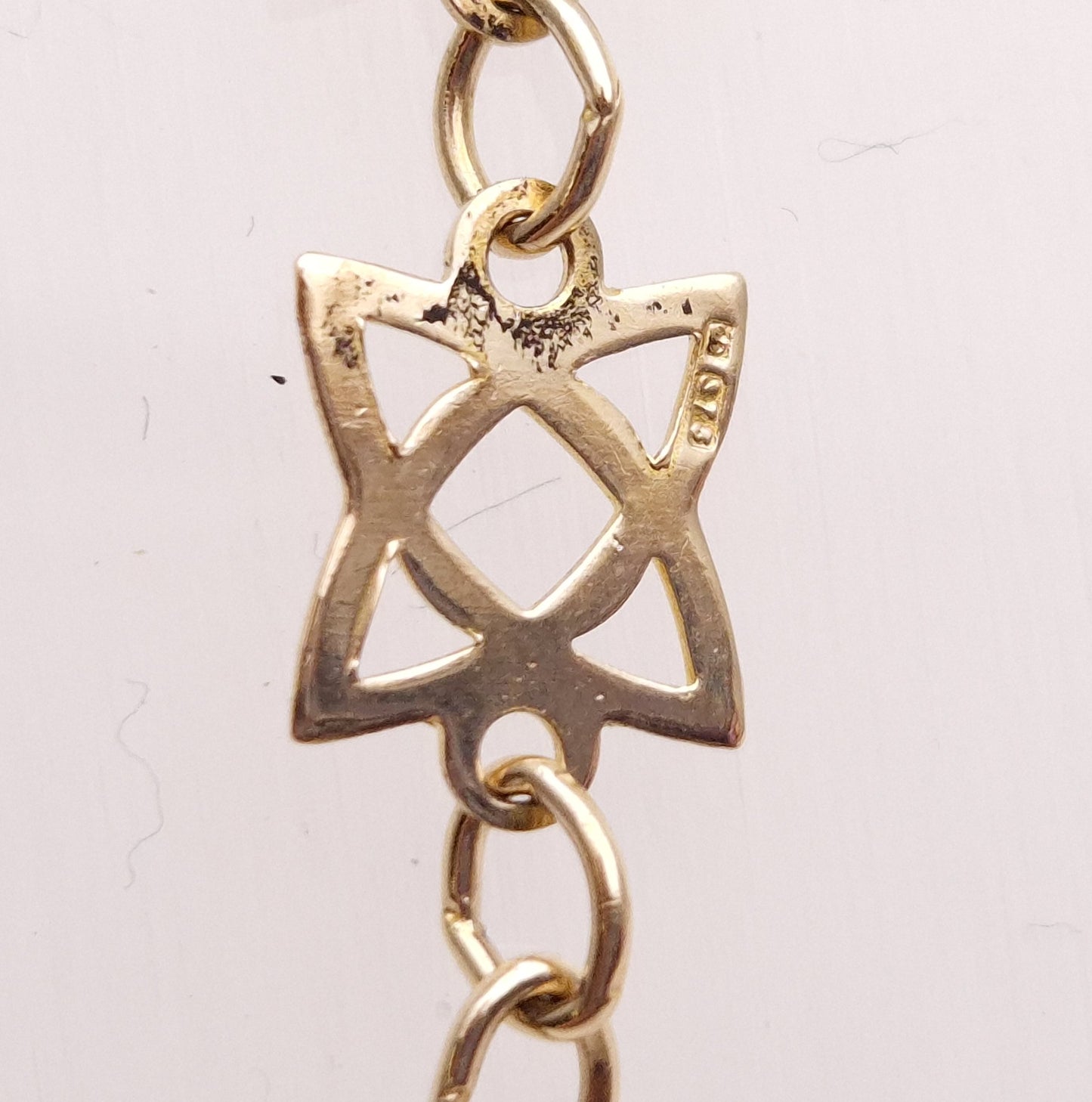 9ct Yellow Gold Open Cut Out Star Shaped link Bracelet