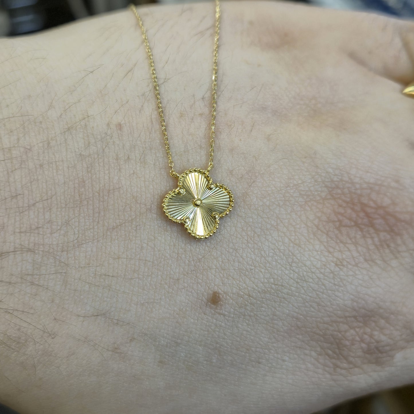 18ct Yellow Gold Van Cleef & Arpels Alhambra Dupe Single Motif Necklace