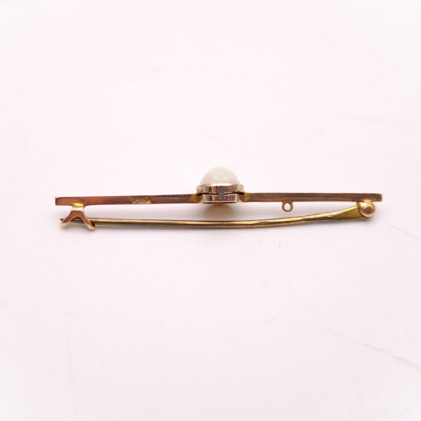 9ct Yellow Gold Cabochon Opal Solitaire Bar Brooch