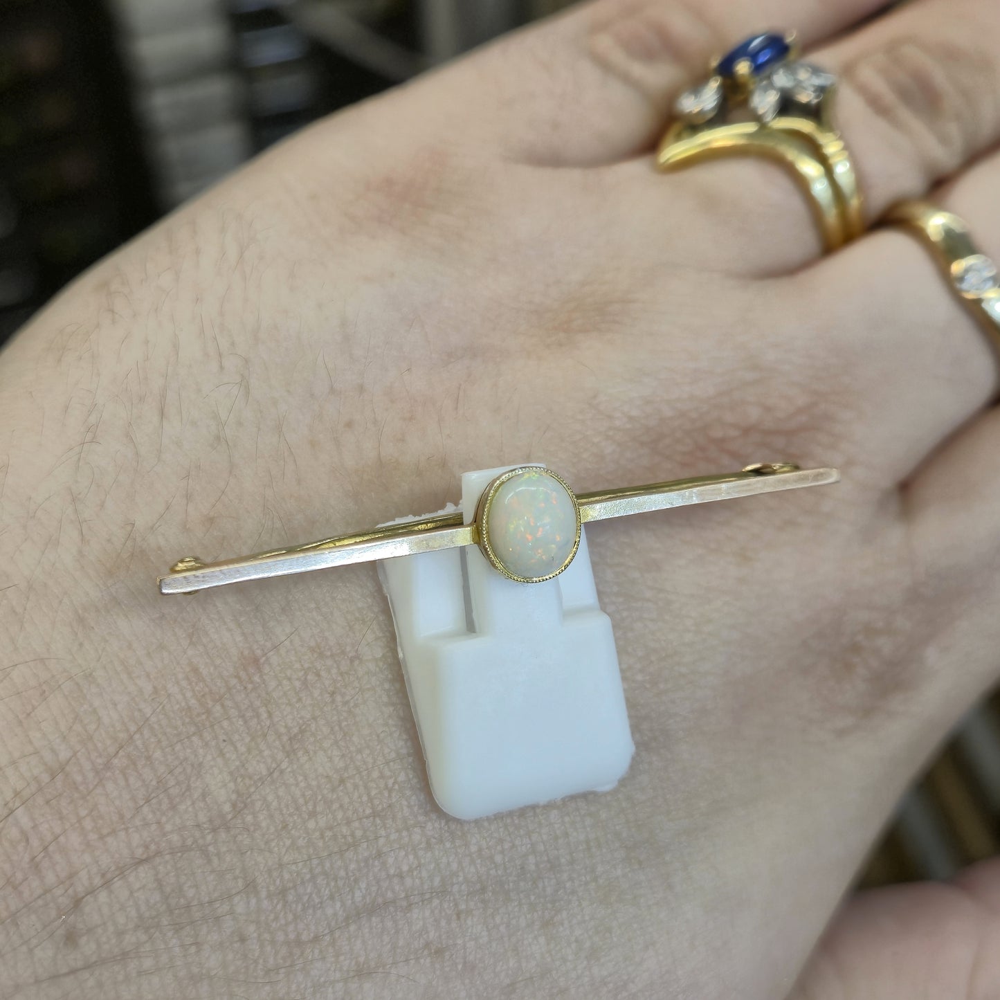 9ct Yellow Gold Cabochon Opal Solitaire Bar Brooch