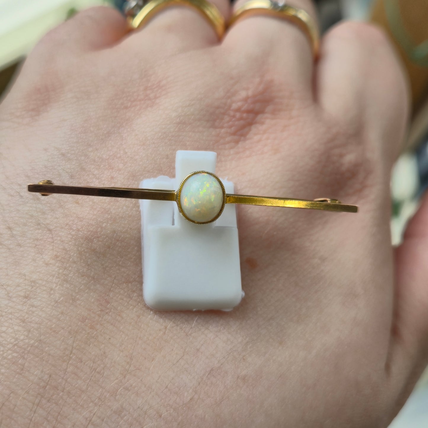 9ct Yellow Gold Cabochon Opal Solitaire Bar Brooch