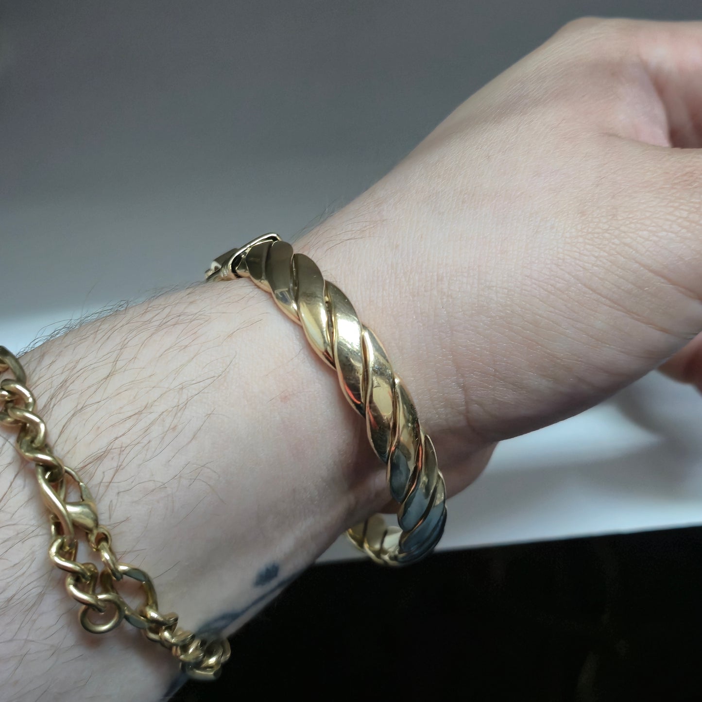 9ct Yellow Gold Heavyweight Extra Large Gents Double Loop Clasp Twist Bangle
