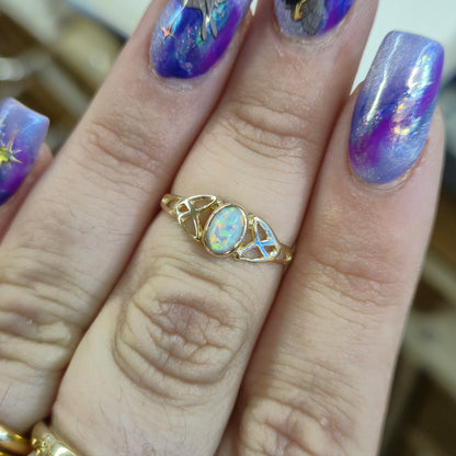 9ct Yellow Gold Celtic Cut-Out Openwork Opal Solitaire Ring