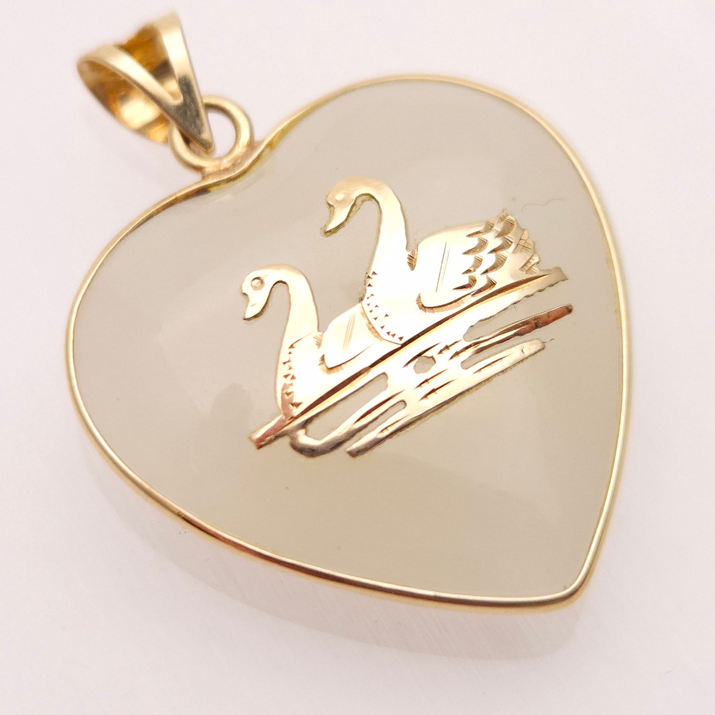 14ct Yellow Gold Pale Green Jade Double Swan Motif Pendant