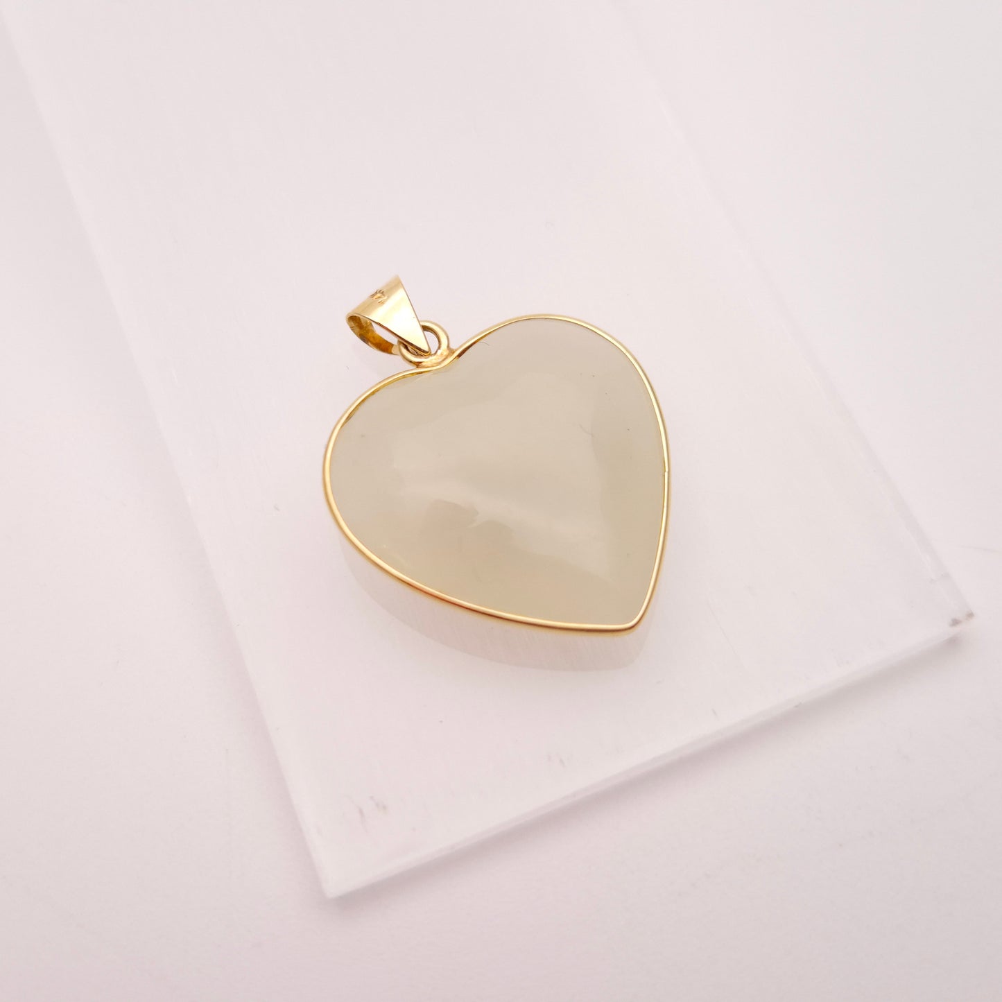 14ct Yellow Gold Pale Green Jade Double Swan Motif Pendant