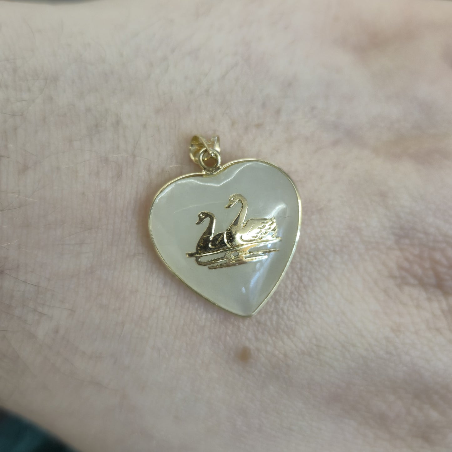 14ct Yellow Gold Pale Green Jade Double Swan Motif Pendant