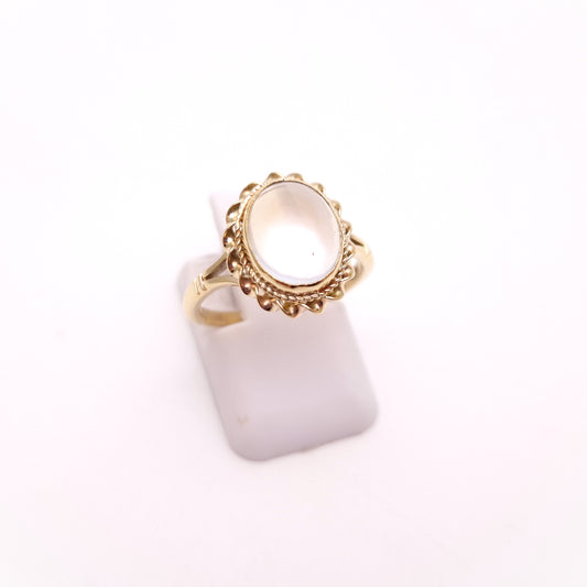 9ct Yellow Gold Traditional Twisted Border Moonstone Cabochon Solitaire Ring -AF