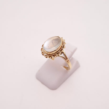 9ct Yellow Gold Traditional Twisted Border Moonstone Cabochon Solitaire Ring -AF