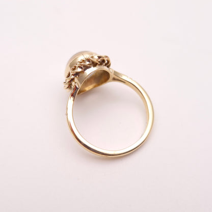 9ct Yellow Gold Traditional Twisted Border Moonstone Cabochon Solitaire Ring -AF
