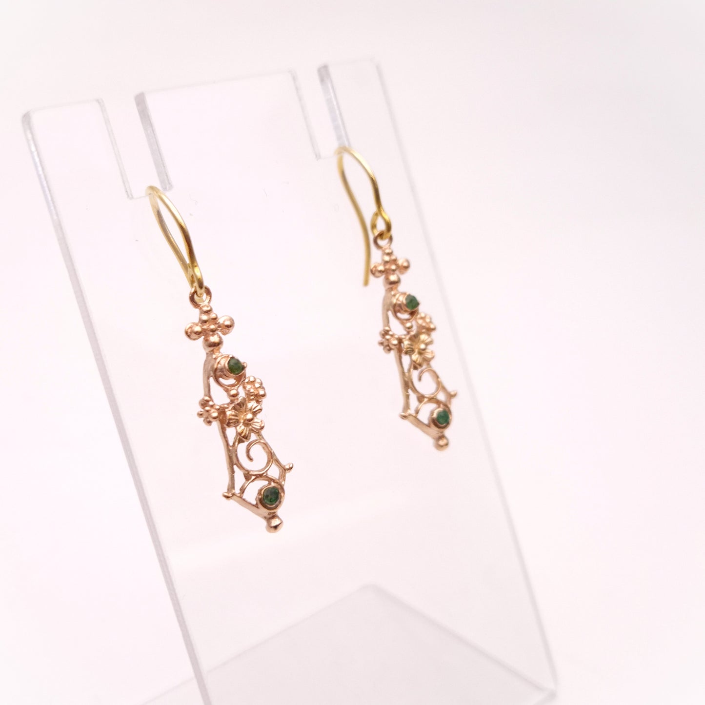 9ct Yellow gold Vintage Emerald Floral Cut out Drop Earrings