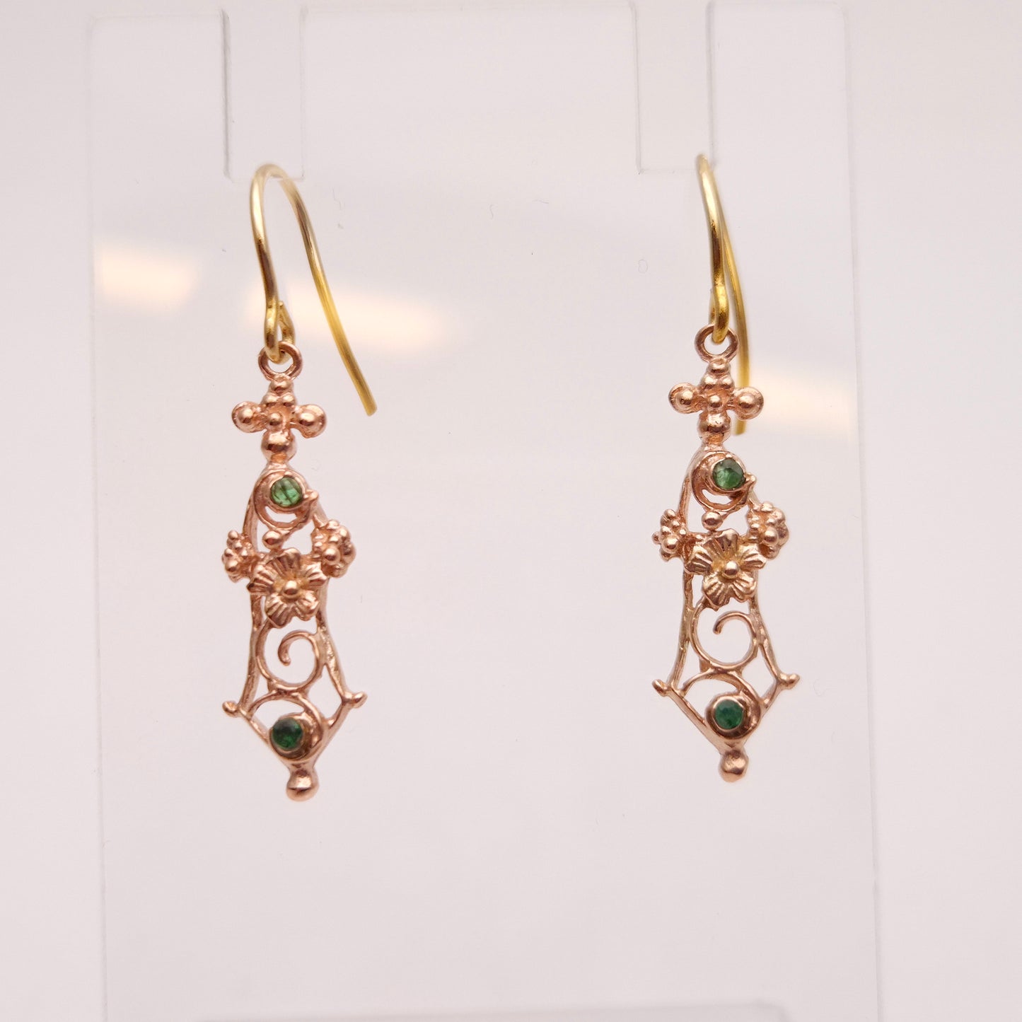 9ct Yellow gold Vintage Emerald Floral Cut out Drop Earrings