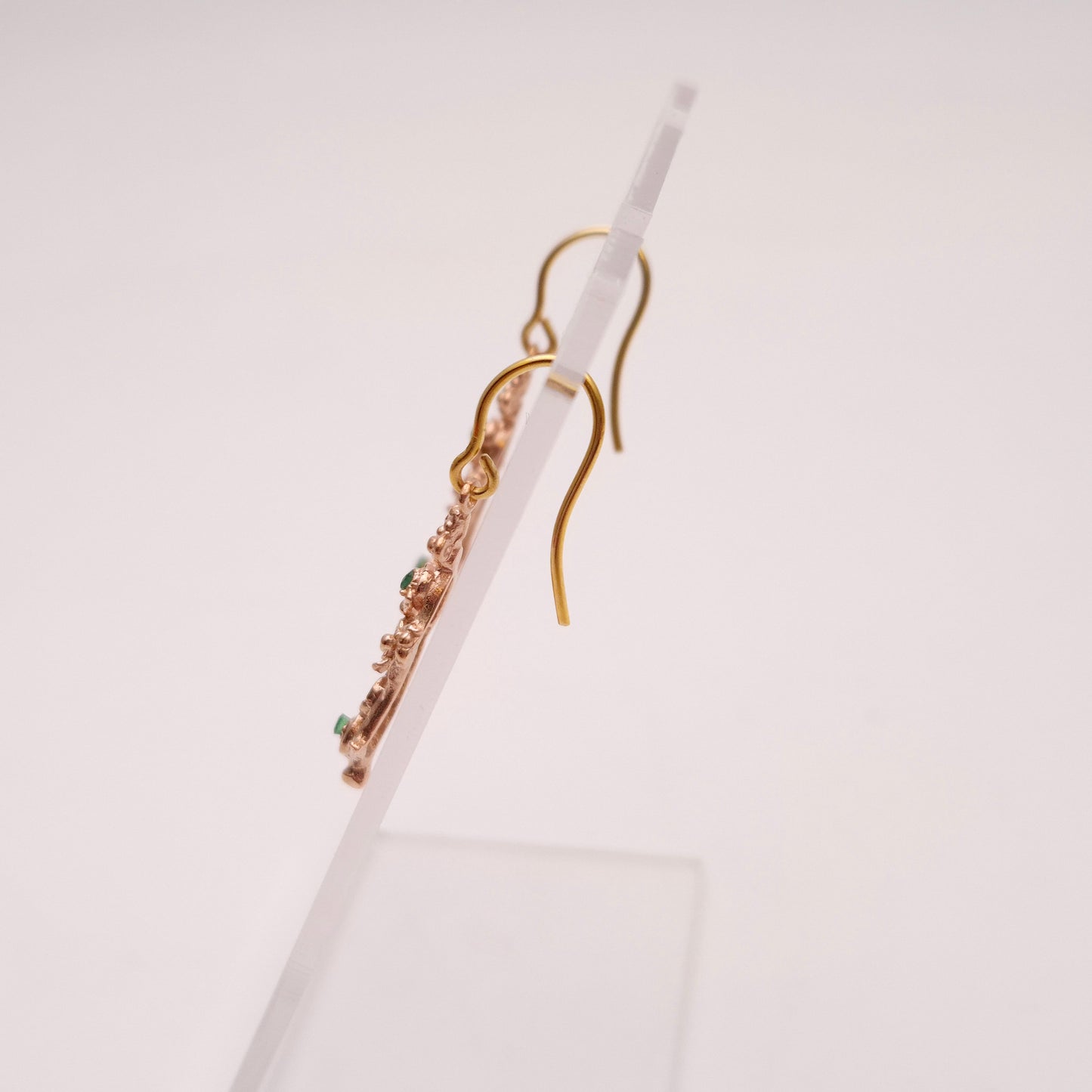 9ct Yellow gold Vintage Emerald Floral Cut out Drop Earrings