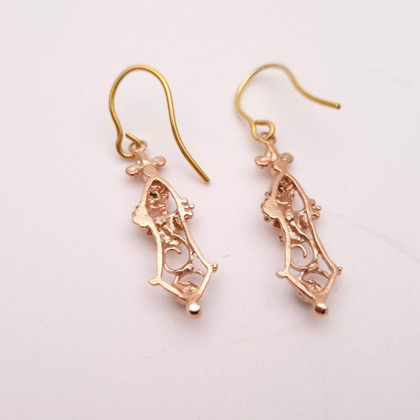 9ct Yellow gold Vintage Emerald Floral Cut out Drop Earrings