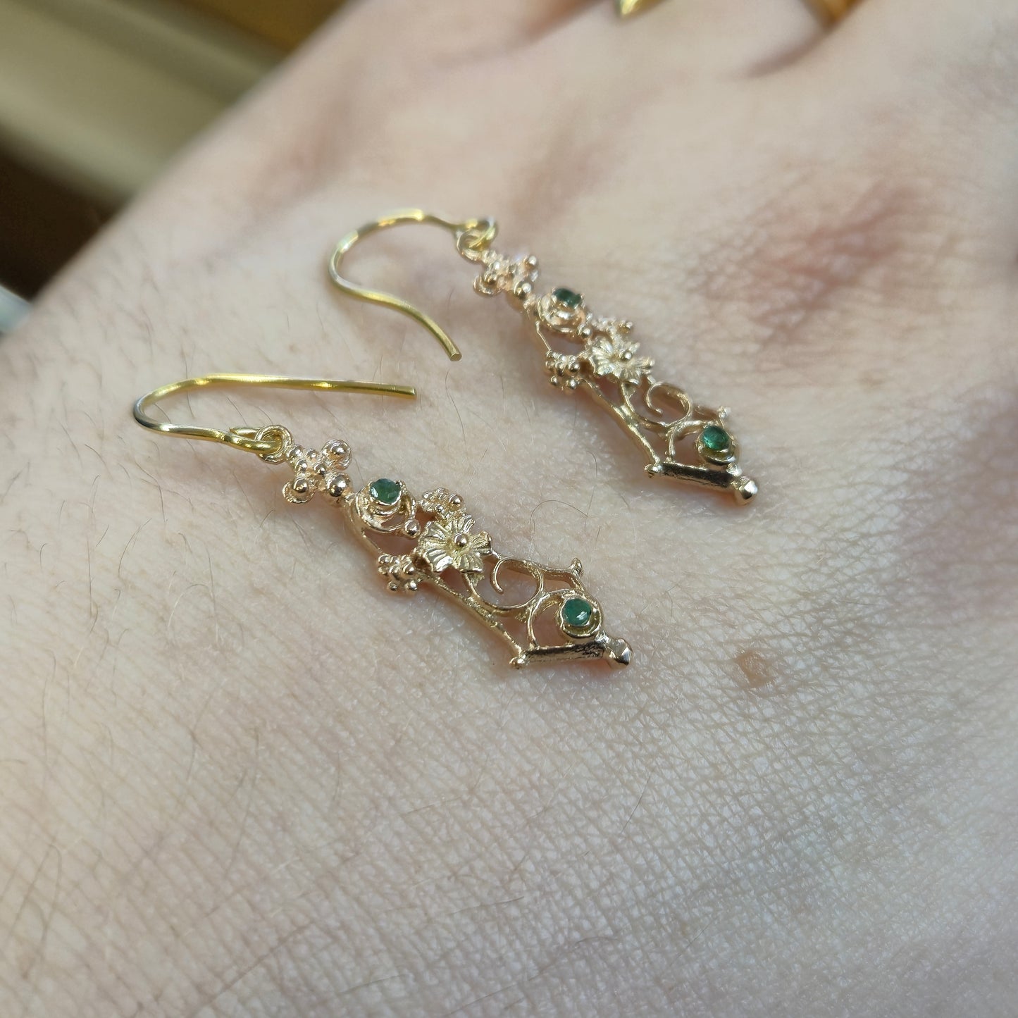9ct Yellow gold Vintage Emerald Floral Cut out Drop Earrings