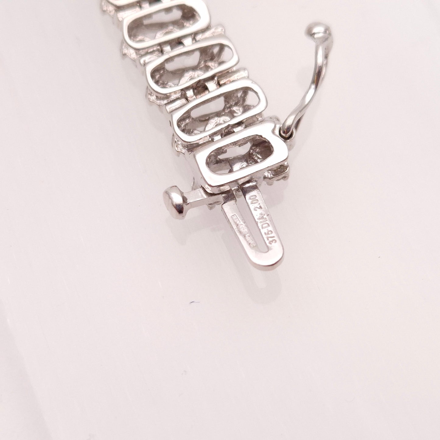 9ct White Gold Substantial 2.0TCW Multi Diamond Tennis Bracelet