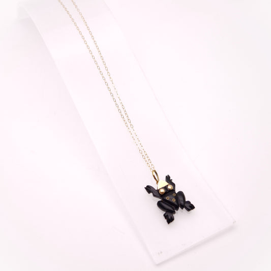 9ct Yellow Gold Vintage / Antique Carved Jet Frog Pendant and Chain Necklace