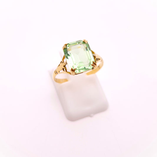 9ct Yellow Gold Vintage / Antique Pale Green Emerald Cut Paste Stone Ring