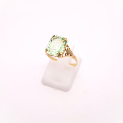 9ct Yellow Gold Vintage / Antique Pale Green Emerald Cut Paste Stone Ring
