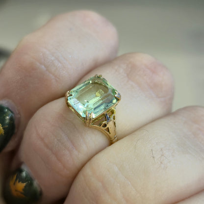 9ct Yellow Gold Vintage / Antique Pale Green Emerald Cut Paste Stone Ring
