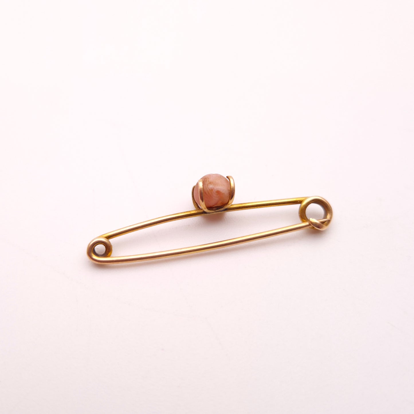 9ct Yellow Gold Small Peach / Coral Coloured Shell Brooch