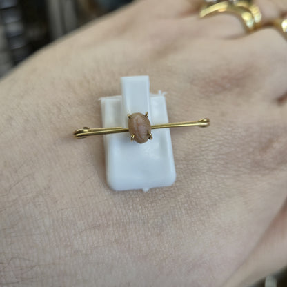 9ct Yellow Gold Small Peach / Coral Coloured Shell Brooch