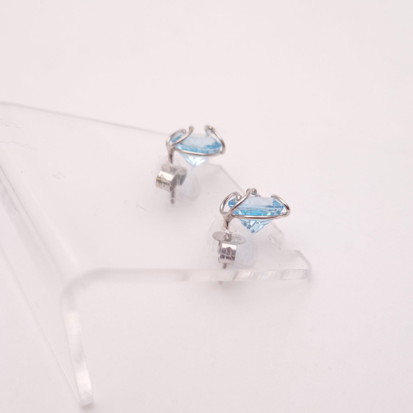 9ct White Gold Blue Topaz Swirly Wire-Work Stud Earrings