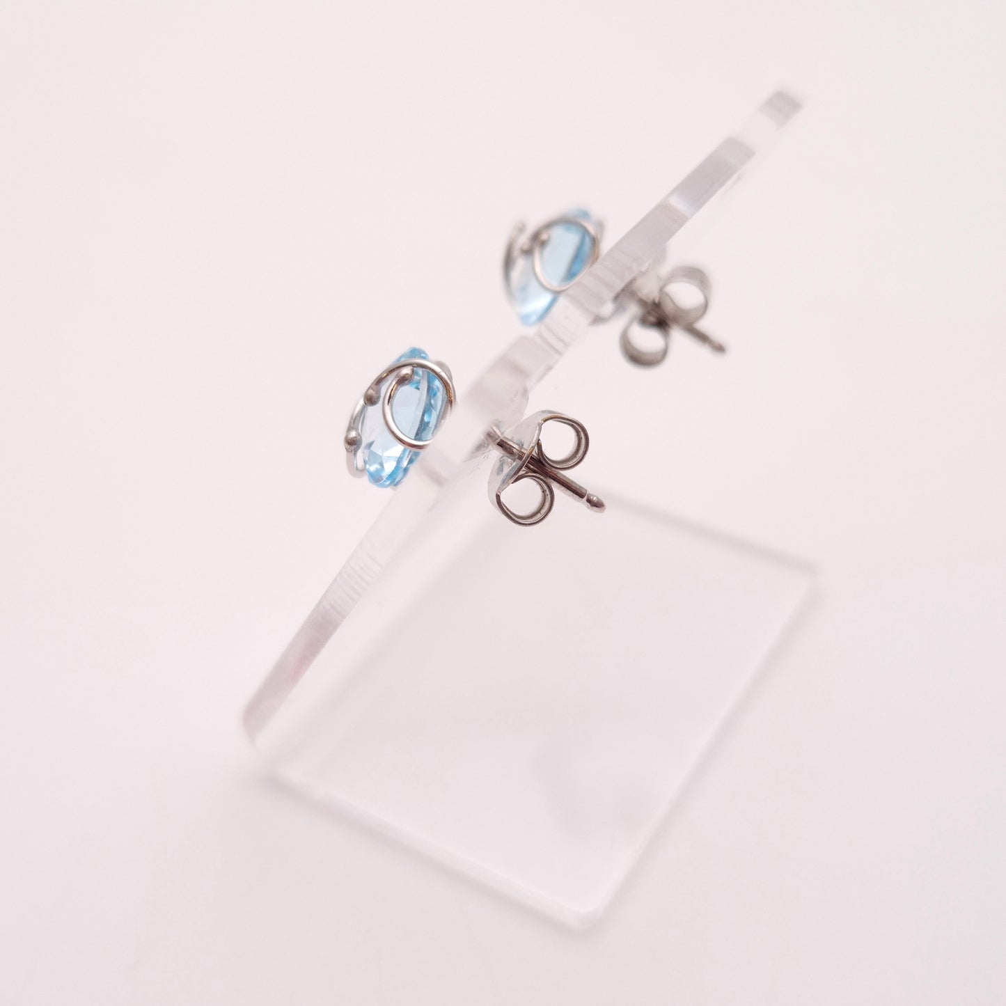 9ct White Gold Blue Topaz Swirly Wire-Work Stud Earrings