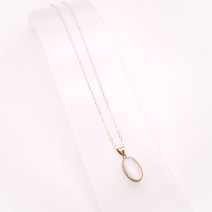 9ct Yellow Gold Vintage Oval Cabochon Moonstone Solitaire Pendant Necklace