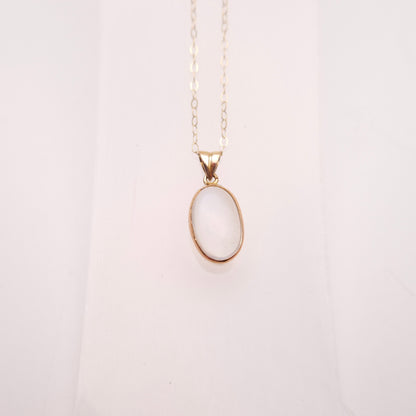 9ct Yellow Gold Vintage Oval Cabochon Moonstone Solitaire Pendant Necklace