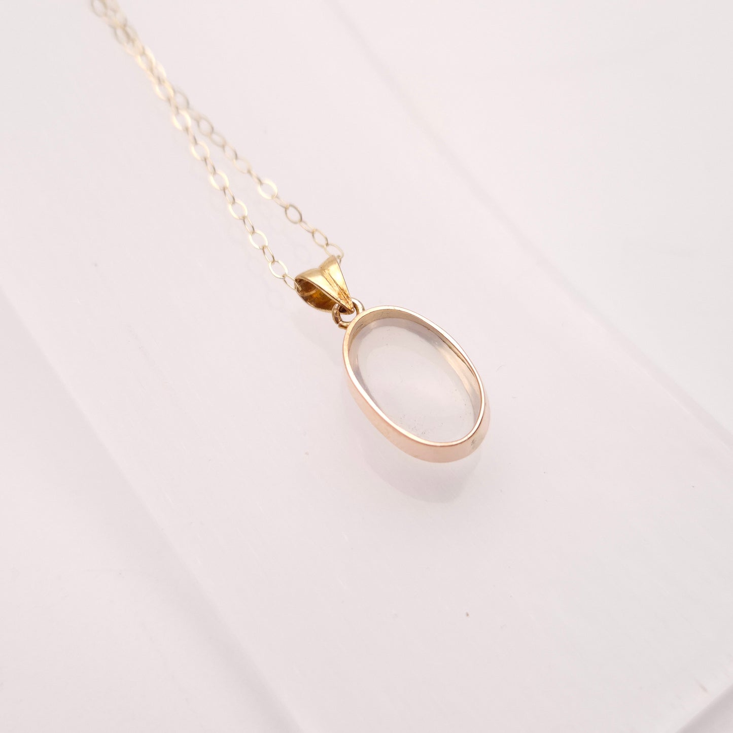 9ct Yellow Gold Vintage Oval Cabochon Moonstone Solitaire Pendant Necklace