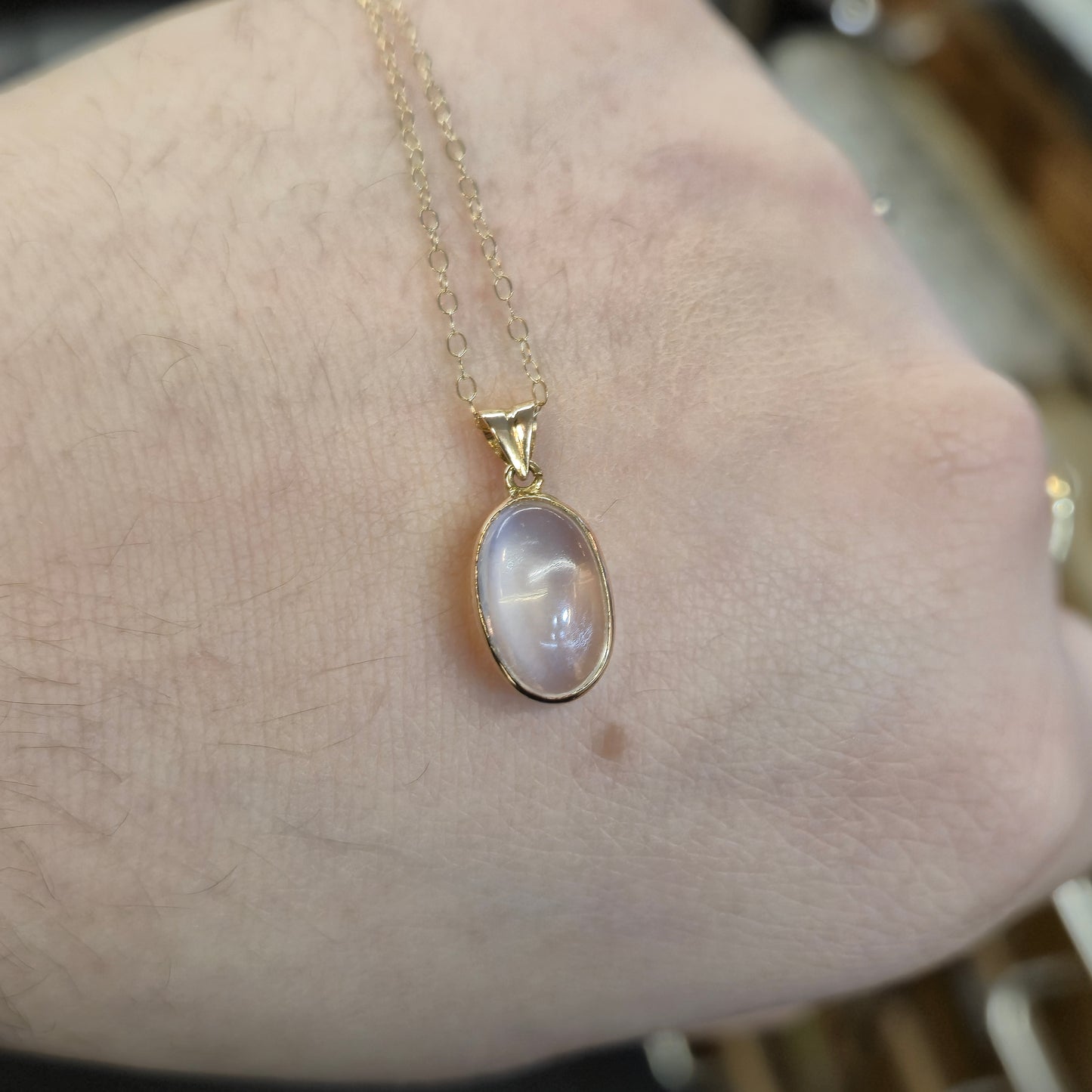 9ct Yellow Gold Vintage Oval Cabochon Moonstone Solitaire Pendant Necklace