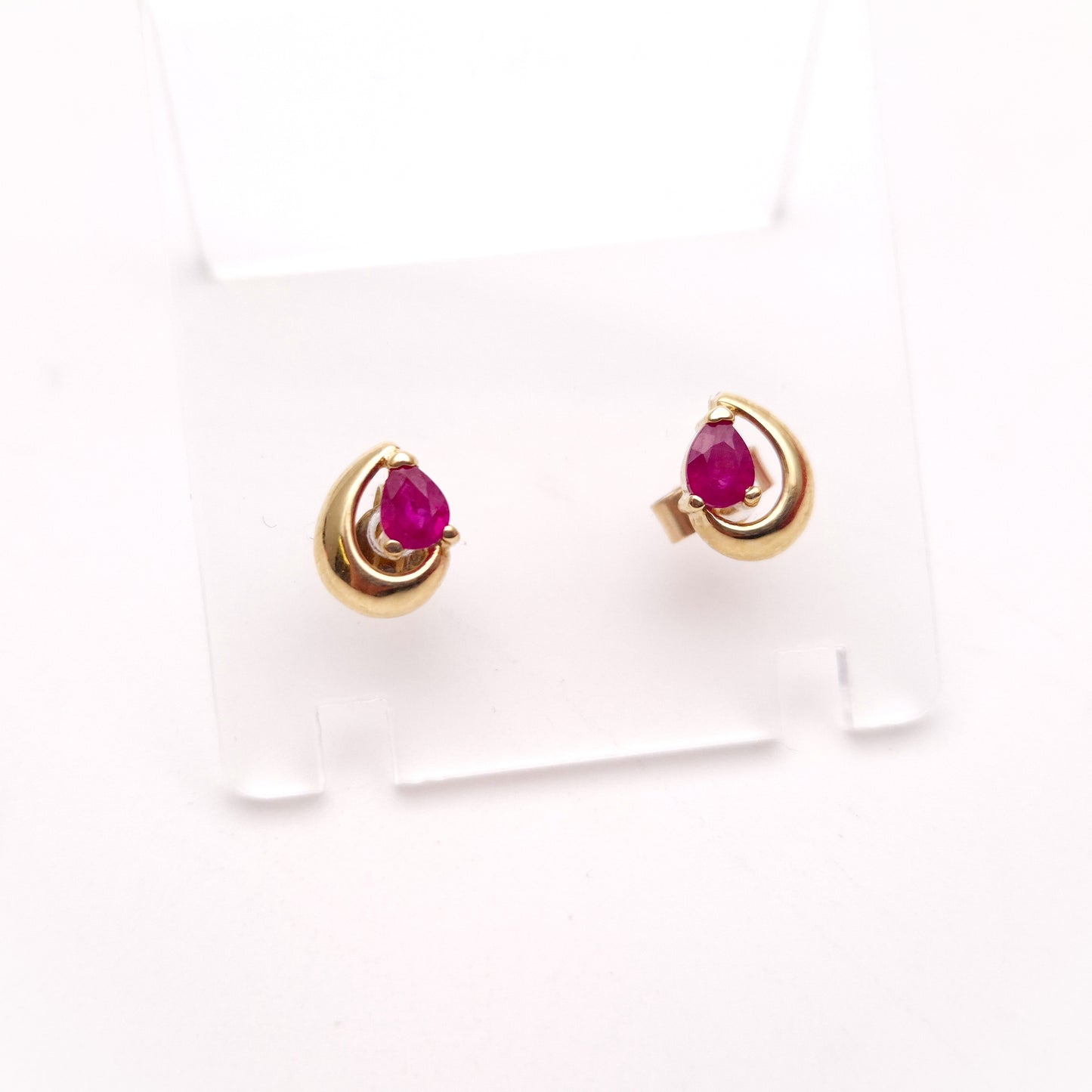 9ct Yellow Gold Teardrop Pear Shaped Ruby Openwork Stud Earrings