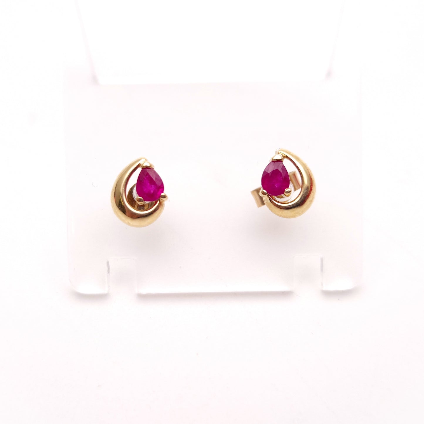 9ct Yellow Gold Teardrop Pear Shaped Ruby Openwork Stud Earrings
