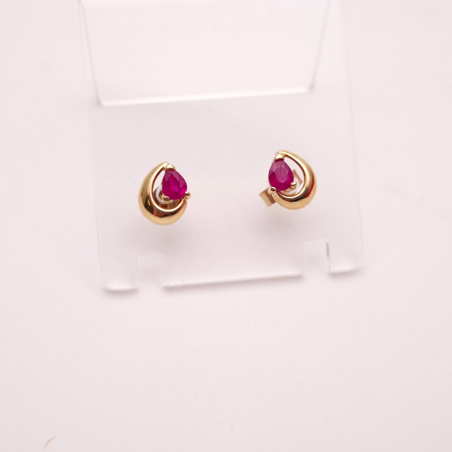 9ct Yellow Gold Teardrop Pear Shaped Ruby Openwork Stud Earrings