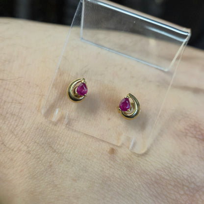 9ct Yellow Gold Teardrop Pear Shaped Ruby Openwork Stud Earrings