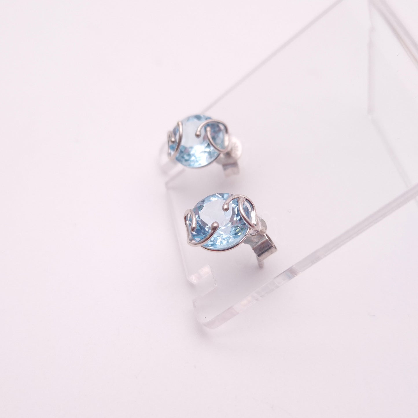 9ct White Gold Blue Topaz Swirly Wire-Work Stud Earrings