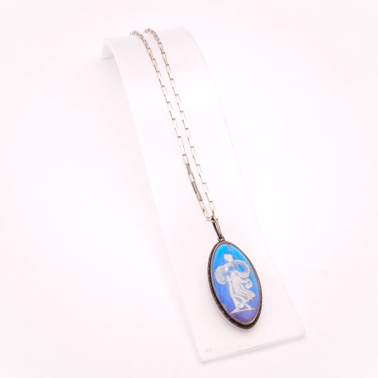 Sterling Silver Vintage Oval Butterfly Wing Cameo Pendant and Chain Necklace