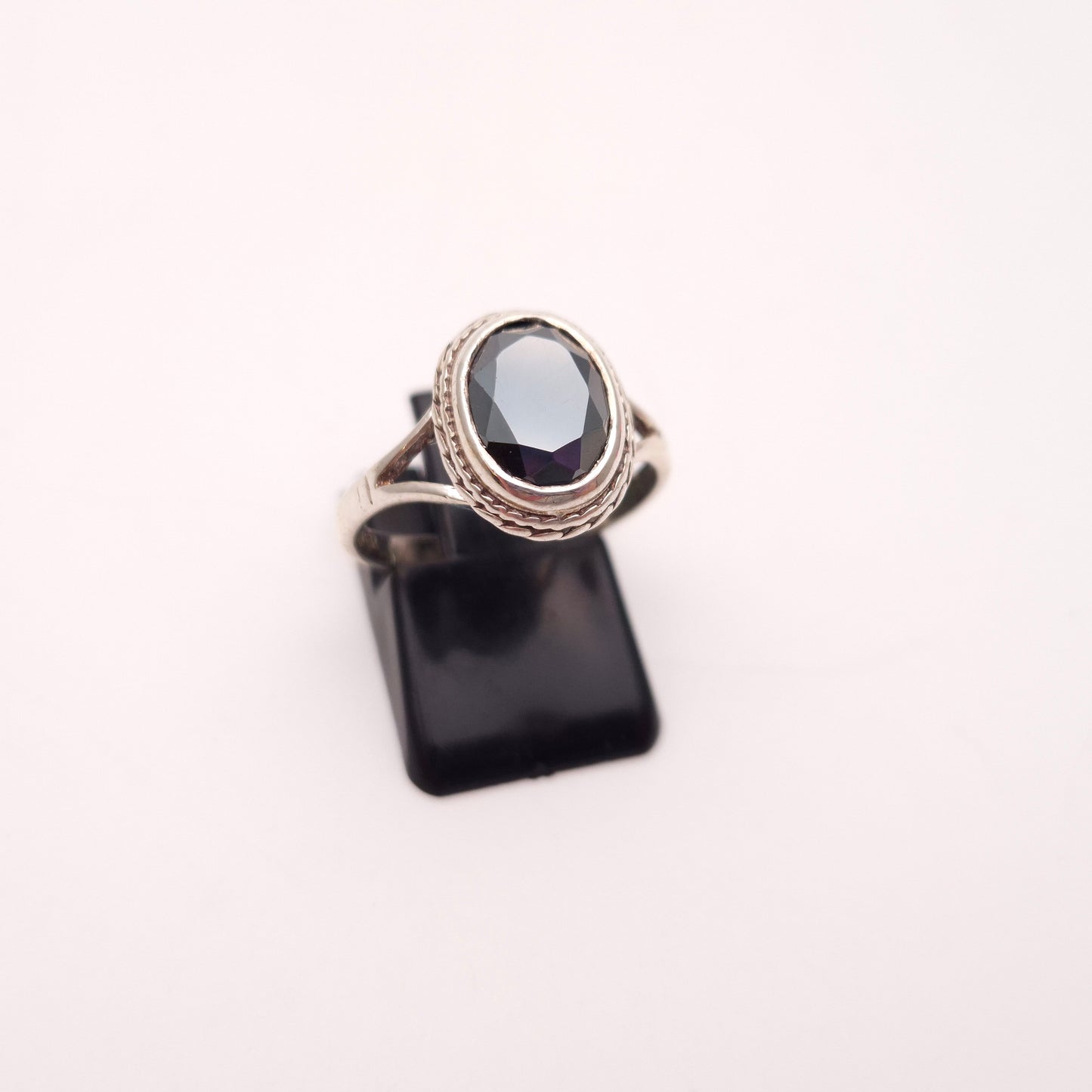 Sterling Silver Vintage Hematite Solitaire Stone Ring