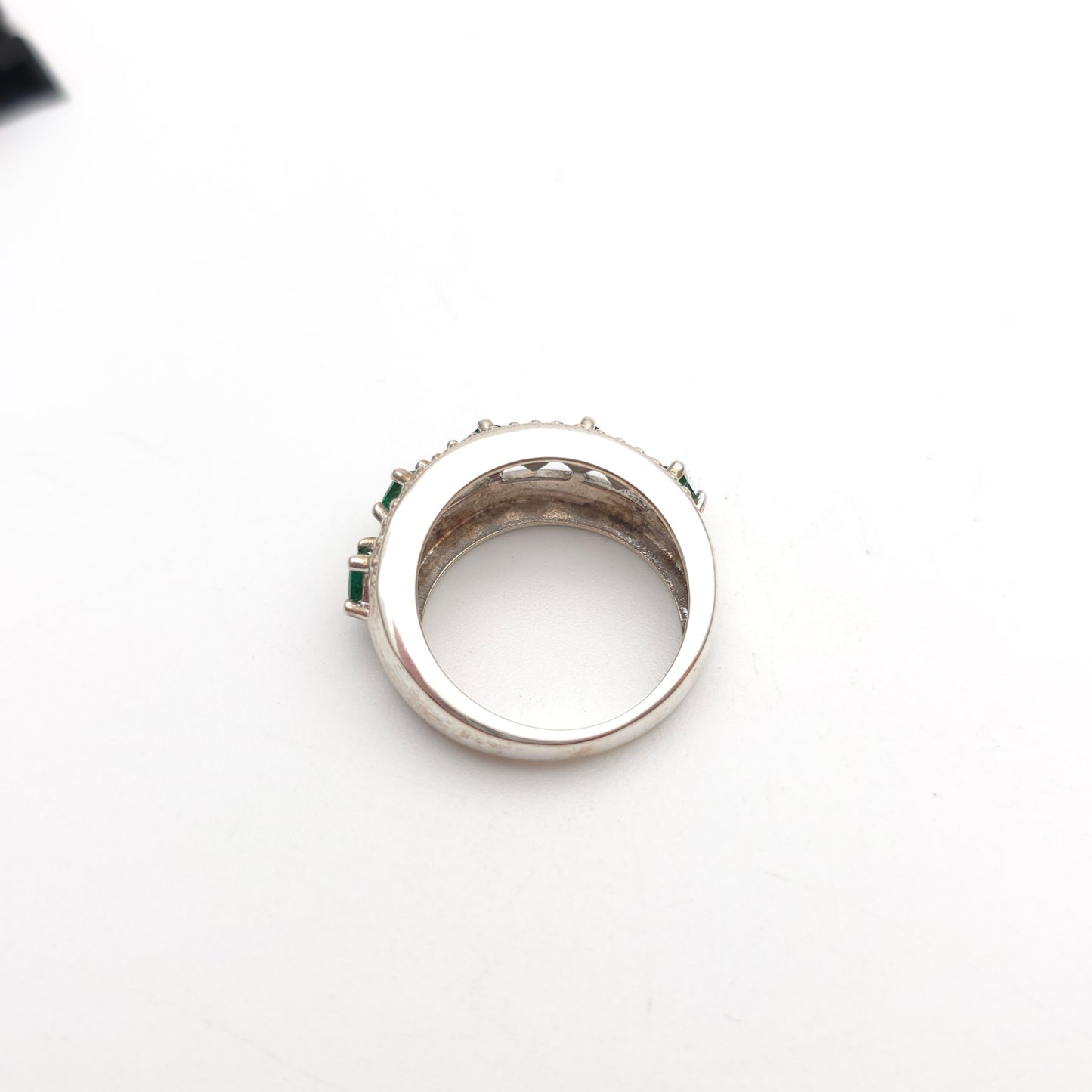 Sterling Silver Green Stone Cut-out Detailed Geometric Art Deco Style Band Ring