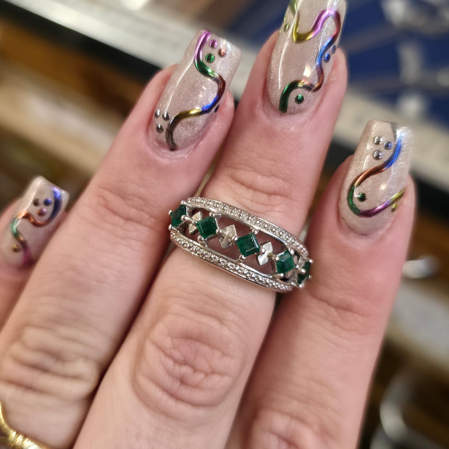 Sterling Silver Green Stone Cut-out Detailed Geometric Art Deco Style Band Ring