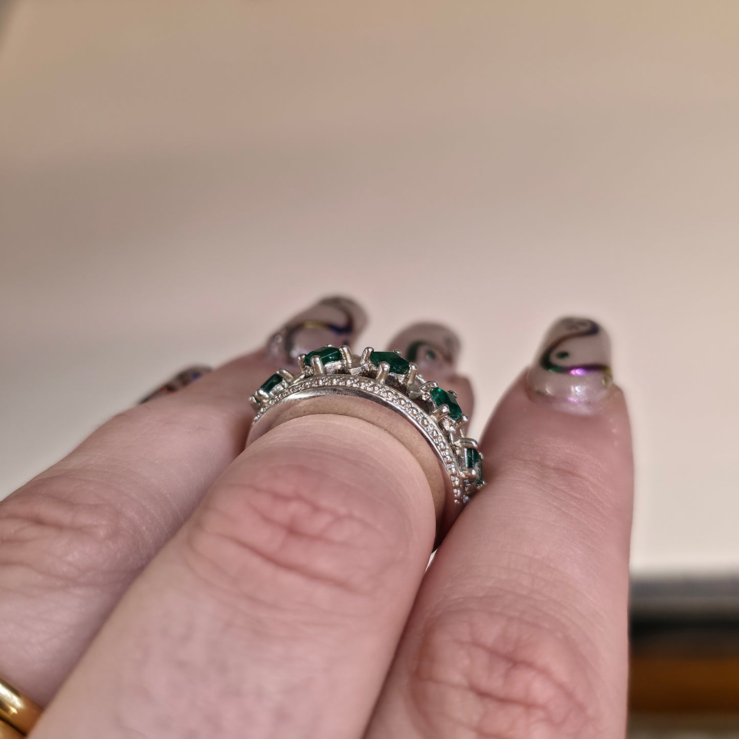 Sterling Silver Green Stone Cut-out Detailed Geometric Art Deco Style Band Ring