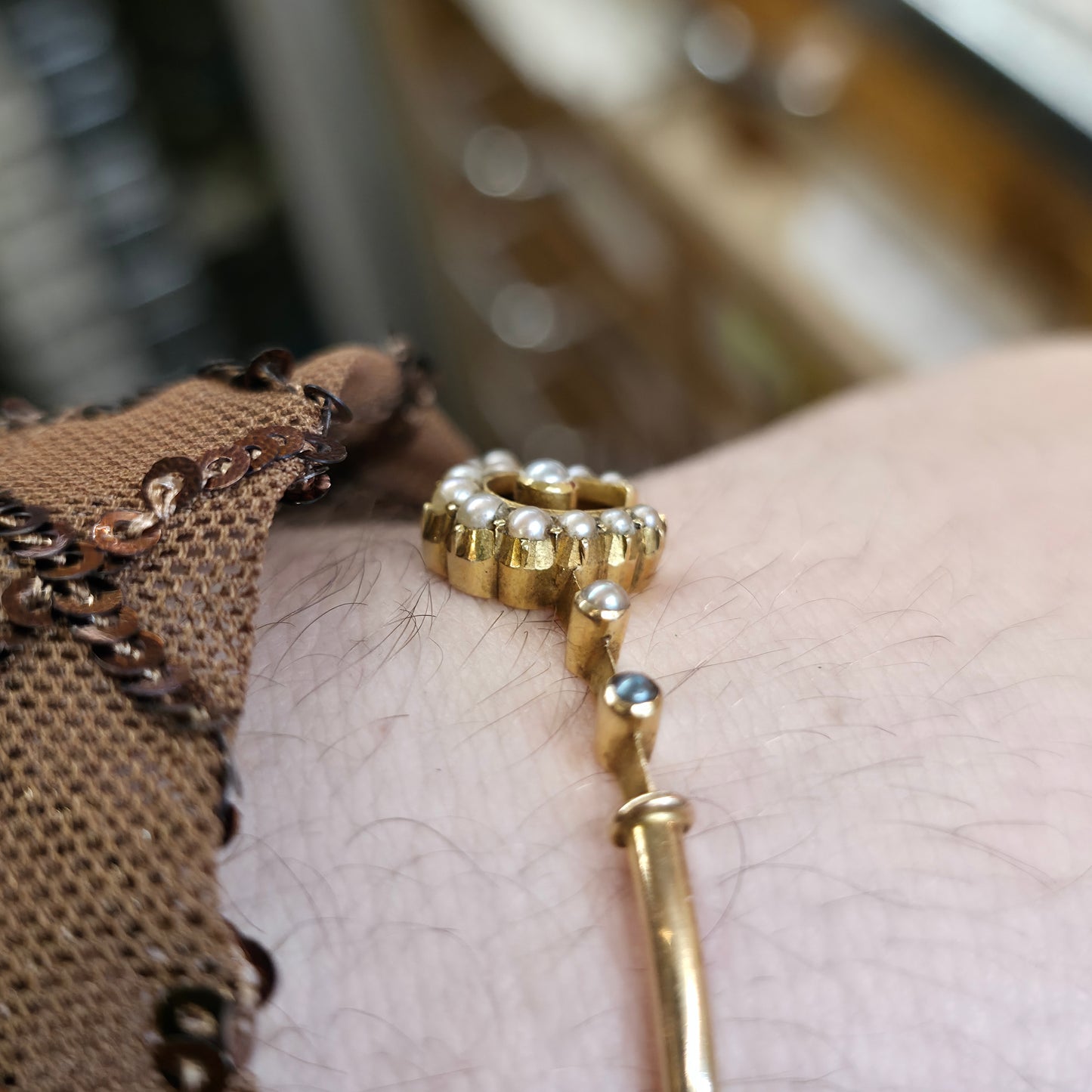 9ct Yellow Gold Antique Pearl Set Horseshoe Motif Hinged Bangle