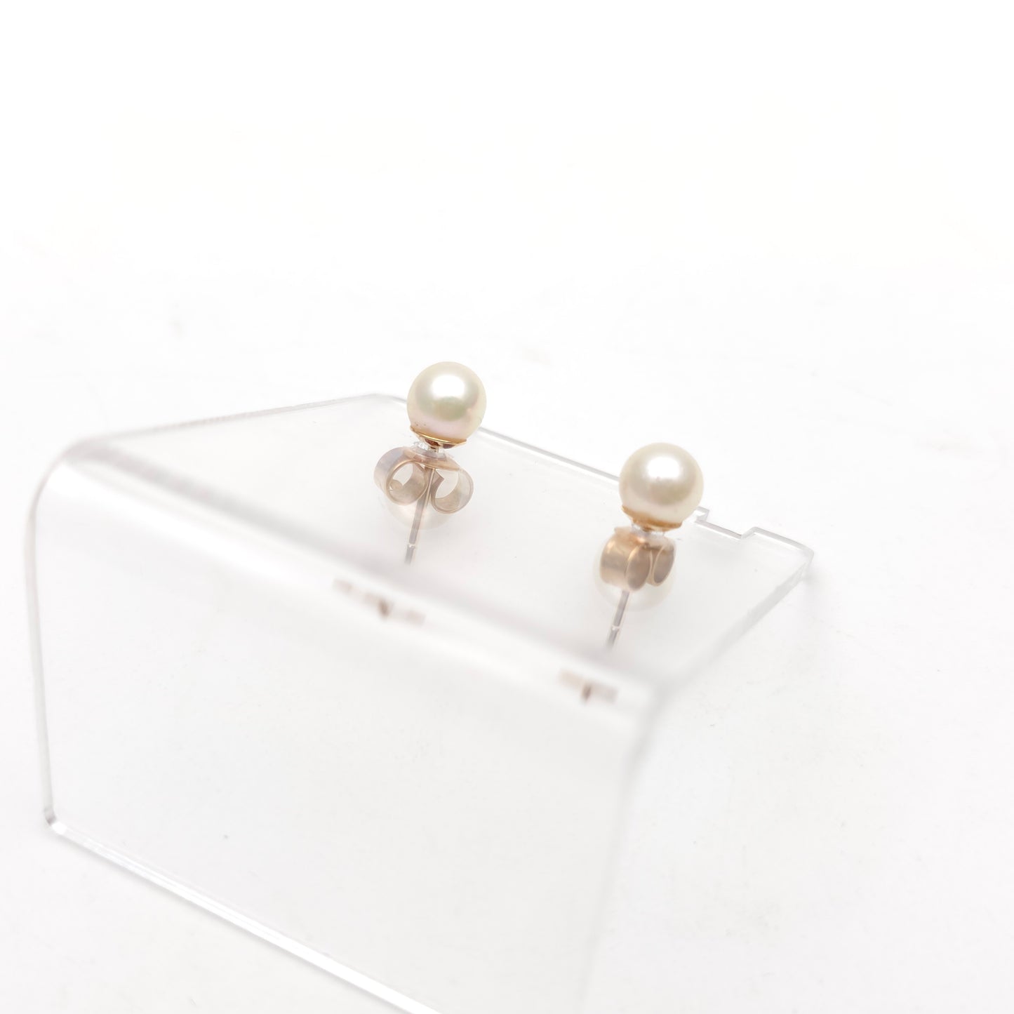 9ct Yellow Gold White 5mm Round Pearl Stud Earrings