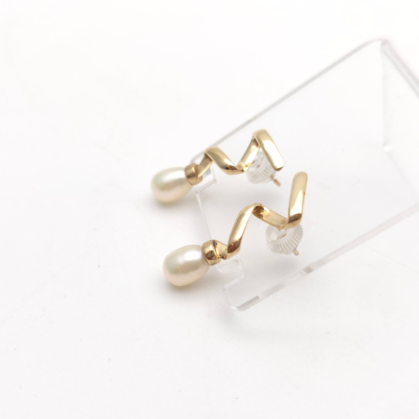 9ct Yellow Gold White Pearl Zigzag Wavy / Wiggle Drop Stud Earrings