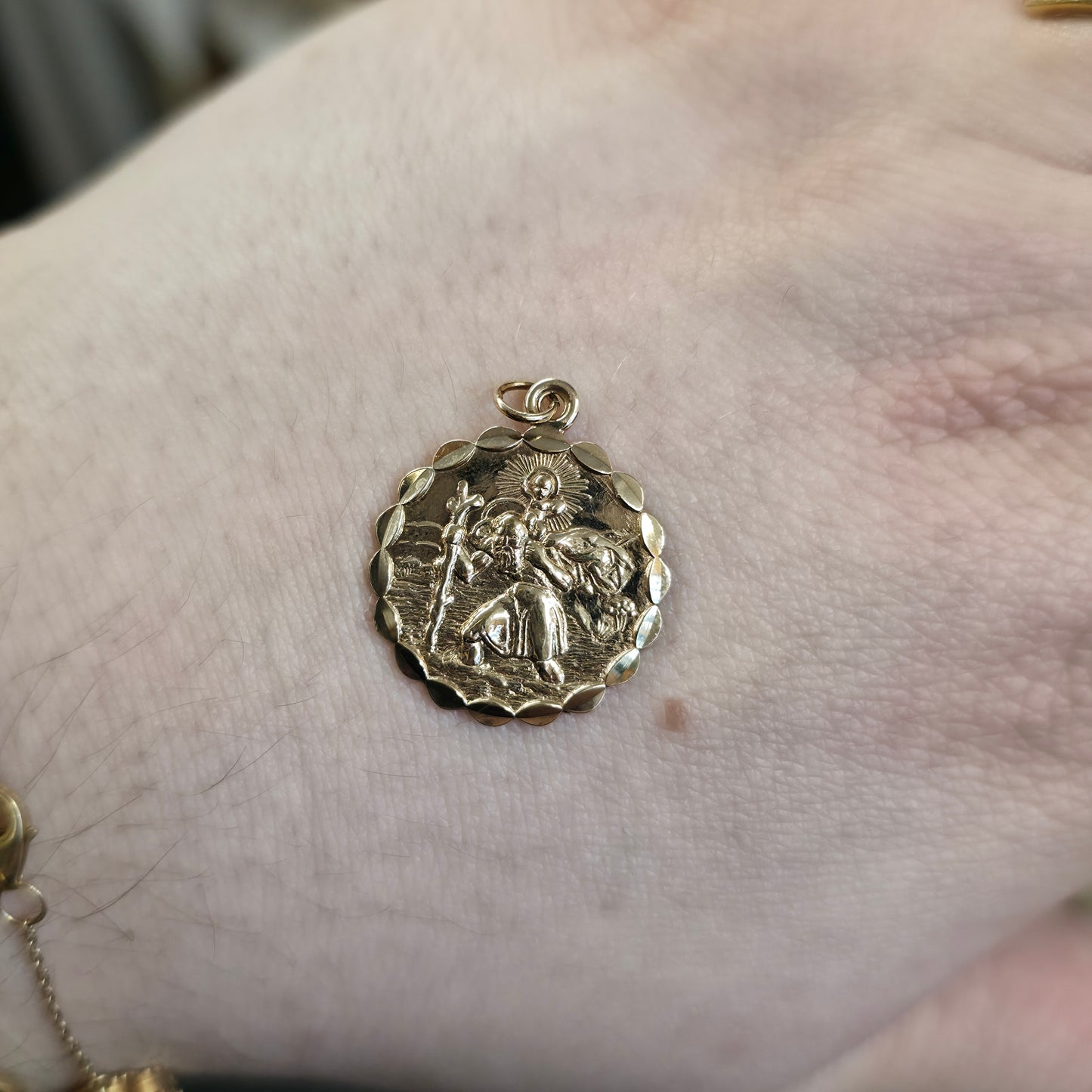 9ct Yellow Gold Large Scalloped Edge St. Christopher Pendant Piece / Charm