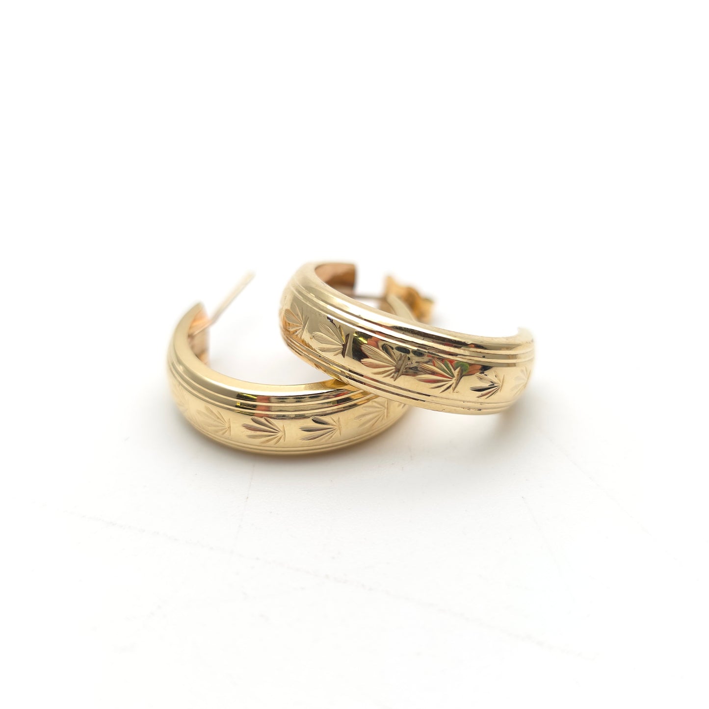 9ct Yellow Gold Diamond Cut Lightweight Hoop Style Earrings