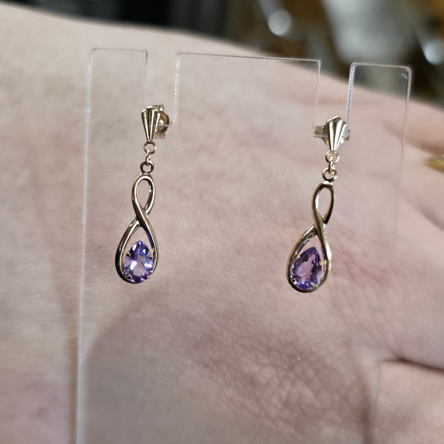 9ct Yellow Gold Lightweight Amethyst Figure 8 Drop Earrings