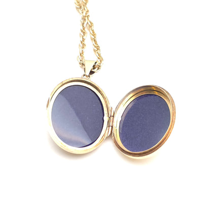9ct Yellow Gold Vintage Engraved Chunky Locket And Prince of Wales 60cm Chain