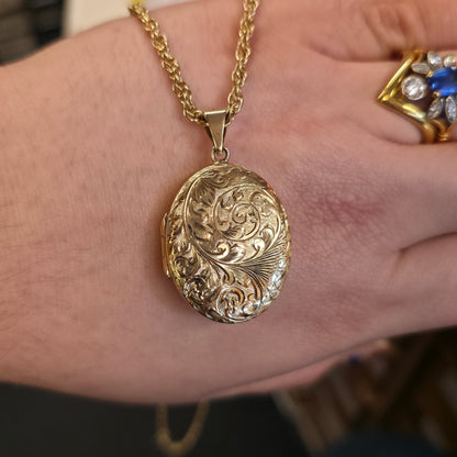 9ct Yellow Gold Vintage Engraved Chunky Locket And Prince of Wales 60cm Chain