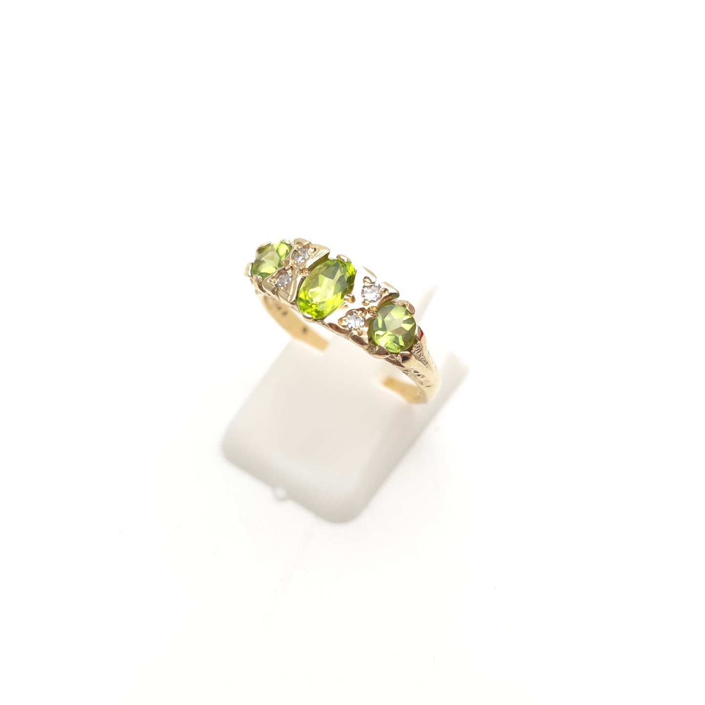 9ct Yellow Gold Peridot And Diamond Traditional Style Multi-Stone Ring